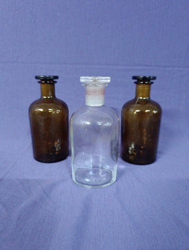 Tre bottiglie farmacia in - da,