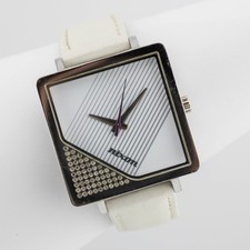 Nixon Modern Love The Metric