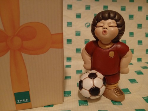 Bimbo calciatore rosso - bimbo, giallo