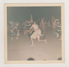 Bambini giocosamente vestiti