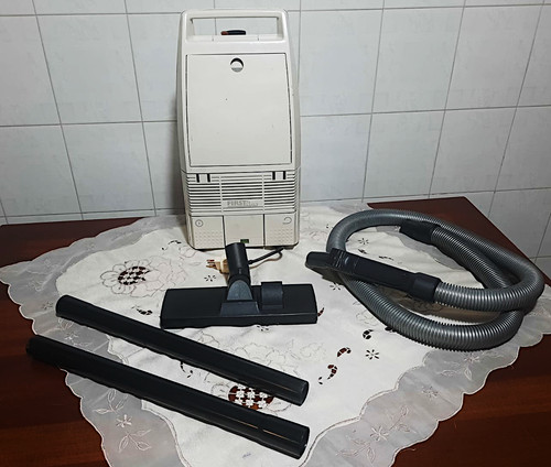 Aspirapolvere usato con - , filo