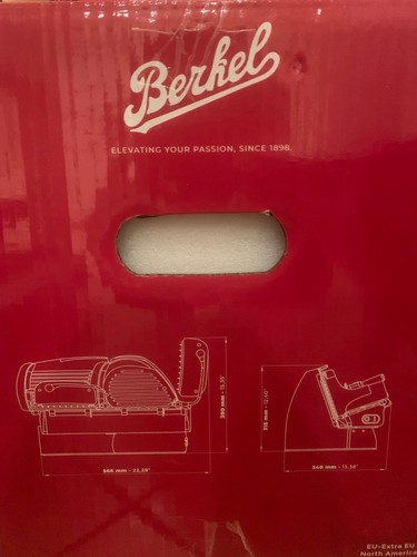 Affettatrice elettrica rossa
