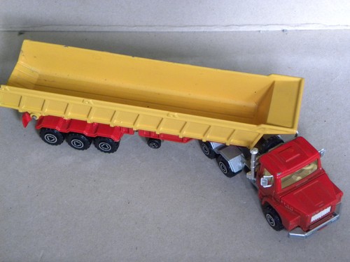 Camion ribaltabile lungo