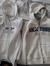 2 felpe Abercrombie&Fitch  Felpa bianca e beige in blocco 35 euro.