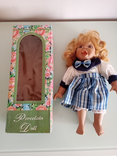 Bambola doll porcellana