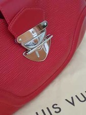 Louis Vuitton. Borsa in Pelle Epi Rossa.