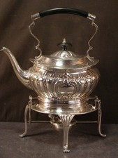 Antica teiera inclinabile