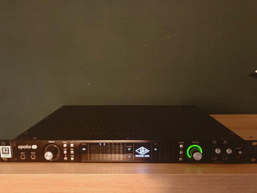 Universal audio apollo quad - 8,