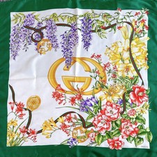 Sciarpa Gucci usata di buona qualità motivo floreale ad incastro motivo...
