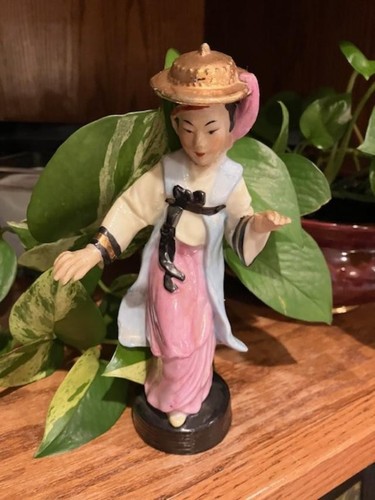 Statuina ballerina asiatica