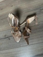 Tacchi con cinturino oro rosa