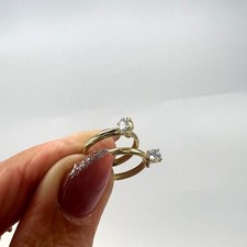 Nuovi eleganti orecchini in