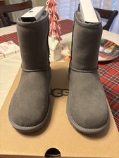 Stivali Ugg giovani taglia 4