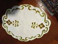 prezioso centro lino ricamato