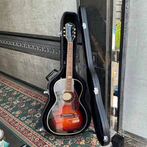 Rara chitarra acustica firmata