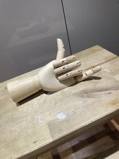 Scultura in legno mano corpo