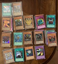 Yu-Gi-Oh! Lotto 100 carte. In regalo 3 bustine vuote (solo artwork) a scelta