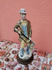 CAPODIMONTE PORCELLANA CERAMICA STATUINA  FIRMATA CACCIATORE CM. 19