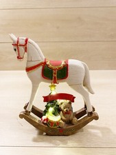 Cavalluccio A Dondolo Natalizio Con Luci In Resina Happy Holidays 17x7x19cm