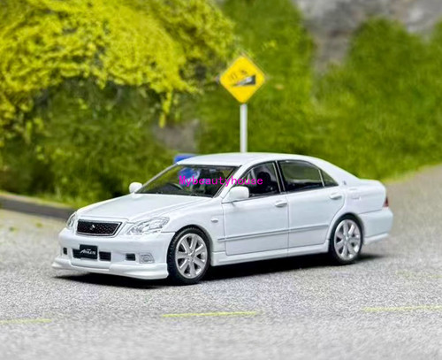 Zoom white crown - 1:64,