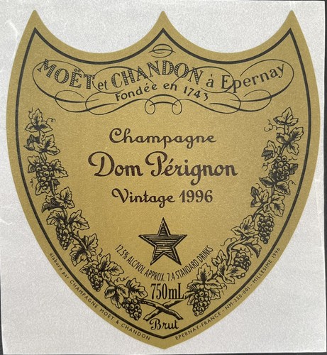Une étiquette champagne - une,