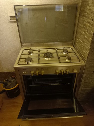 Cucina professionale con forno - con,