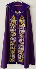 Piviale viola con ricamo