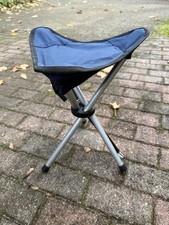 Sgabello pieghevole pieghevole 3 gambe blu/argento/nero con tracolla