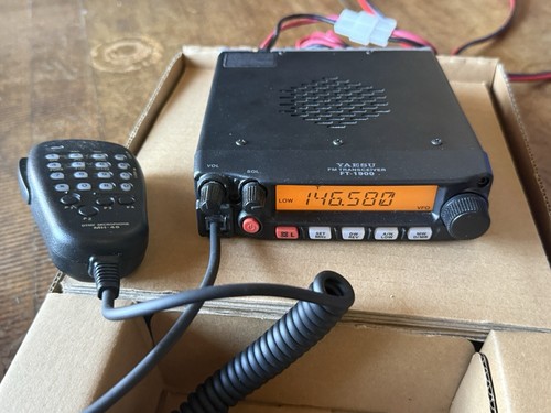 Yaesu 1900r radio - yaesu,