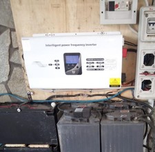 Inverter Ibrido 48V 5000W Sinusoidale Puro Inverter Solare con Regolatore di Carica MPPT