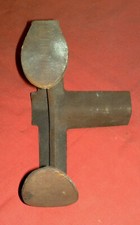 VECCHIO ATTREZZO IN GHISA DA