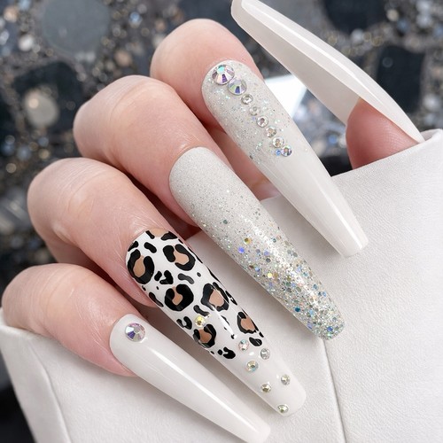 Ballerina bianca leopardata