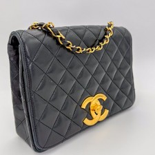 Borsa vintage Chanel classica con patta