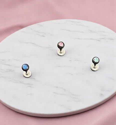 Tre piercing labbra e - tre,