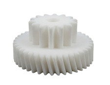 Primo ingranaggio in nylon per