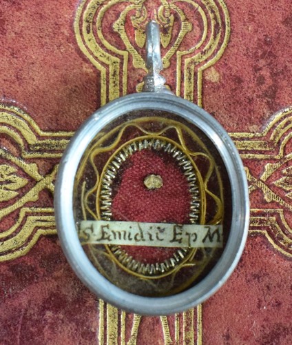 Relic reliquary reliquia - relic,