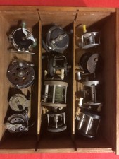 PÊCHE / 12 ANCIENS MOULINETS