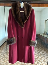 Cappotto con collo e polsini