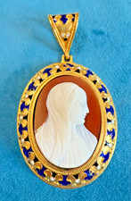 Grande ciondolo cammeo vittoriano oro 18 kt e smalto varicolore antico pietra dura 