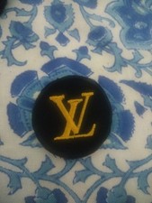Louis Vuitton Stemma.misura 5x5 cm