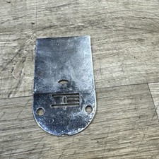 Copriscivolo e piastra ago