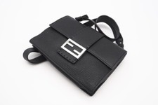Borsa a tracolla FENDI Selleria secchiello in pelle nero 8,6 * 6,6 * 1,3 pollici