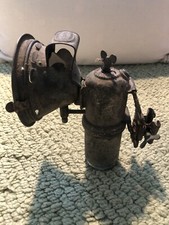 ANTICA LAMPADA A CARBURO