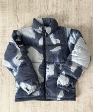 Supreme x The North Face •