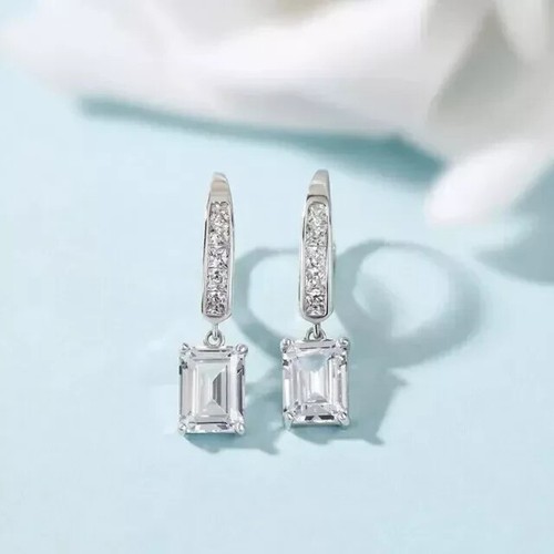 Orecchino goccia diamante