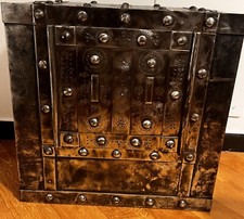 Cassaforte antica borchiata Ottocento Strongbox Vintage