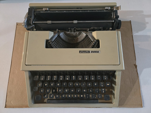 Vintage olivetti dora portable - vintage,