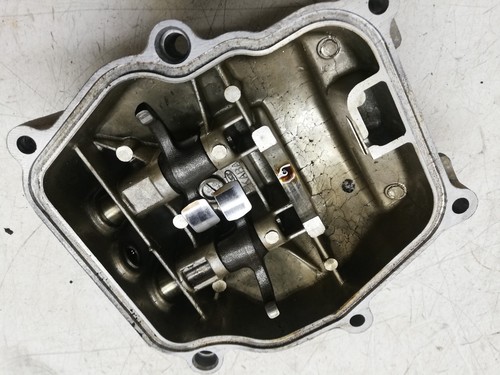 Testata con valvole per - con,