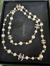 Collana di perle lunghe