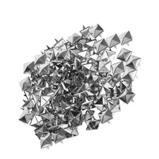  200 borchie piramidali